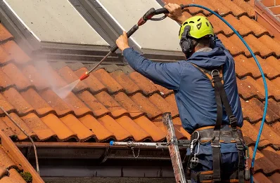 Démoussage et hydrofuge de toiture à Ur